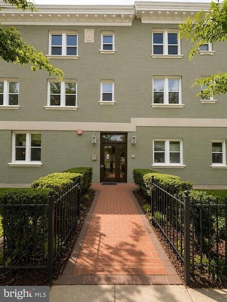 Building Photo - 1352 Longfellow St NW
