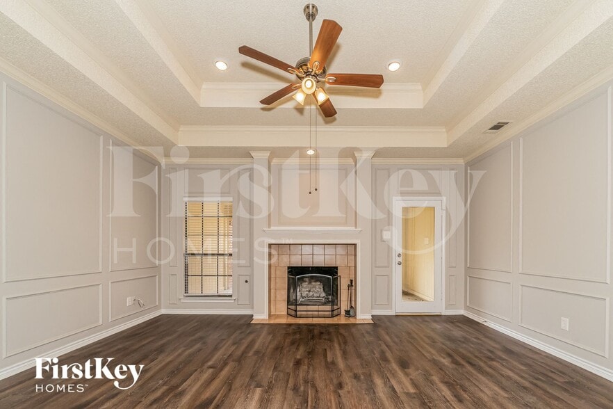 Building Photo - 700 Robin Meadow Dr