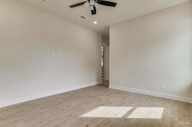 Building Photo - 412 Elcino Dr