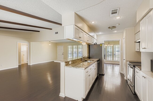 Building Photo - 5313 Basswood Ln