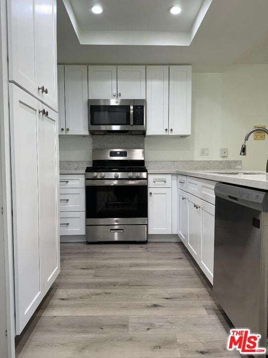 Building Photo - 13112 Moorpark St