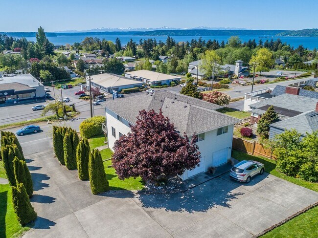 Primary Photo - Wonderful Townhome in Browns Point with VI...