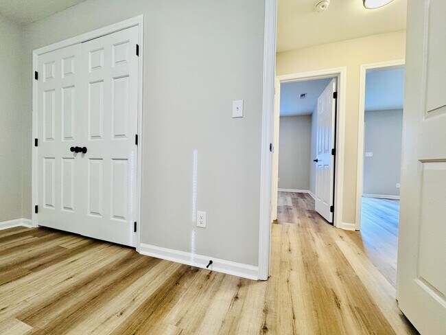 Building Photo - 40 Pine Dr