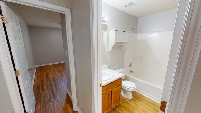 Building Photo - Recently Renovated Single Family Home in t...