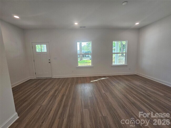 Building Photo - 203 Benfield Rd