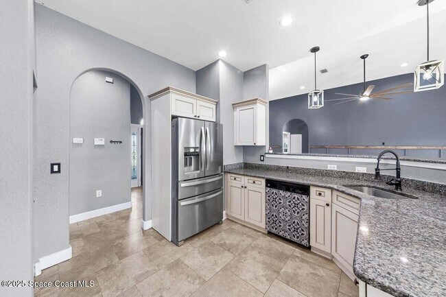 Building Photo - 6495 Bamboo Ave