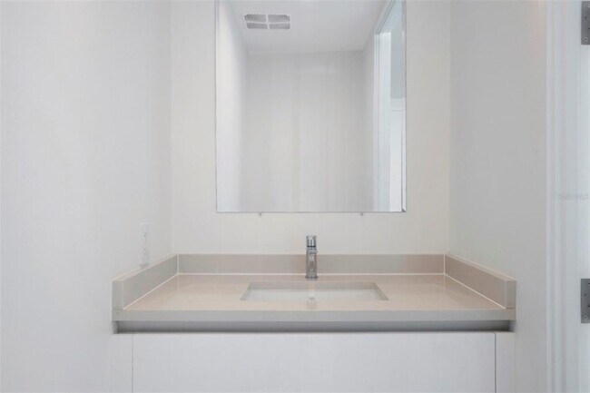 Building Photo - 400 Central Ave