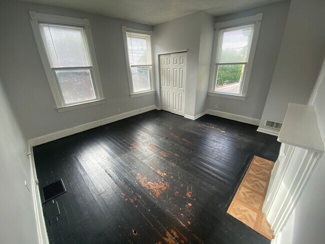 Building Photo - SPRING LEASING SPECIAL 1/2 OFF 1ST MONTHS ...