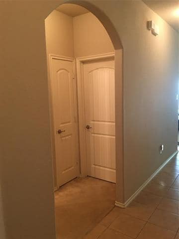 Building Photo - 1121 Lake Hollow Dr