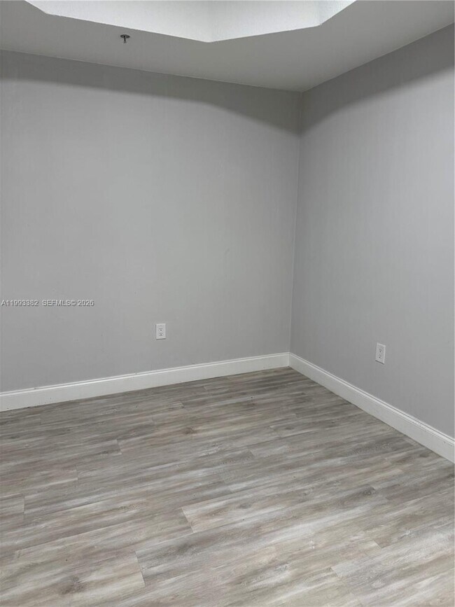 Building Photo - 6440 NW 114th Ave