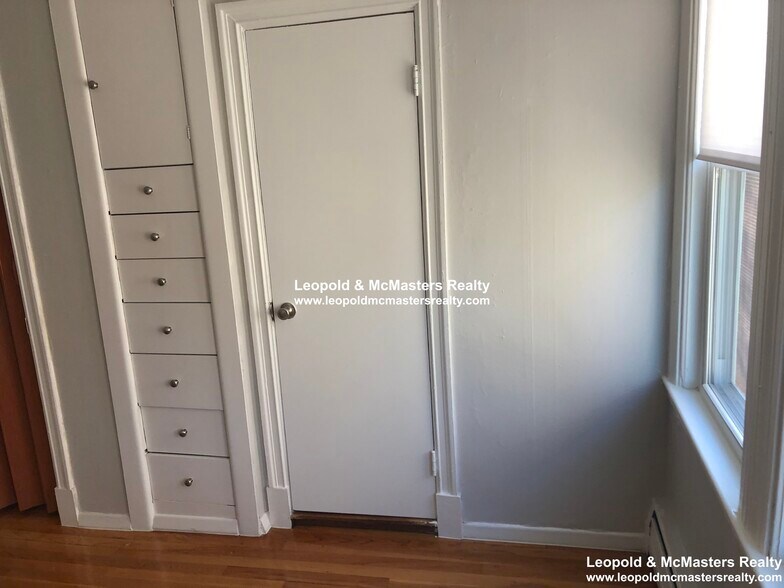 Building Photo - 127 Lanark Rd