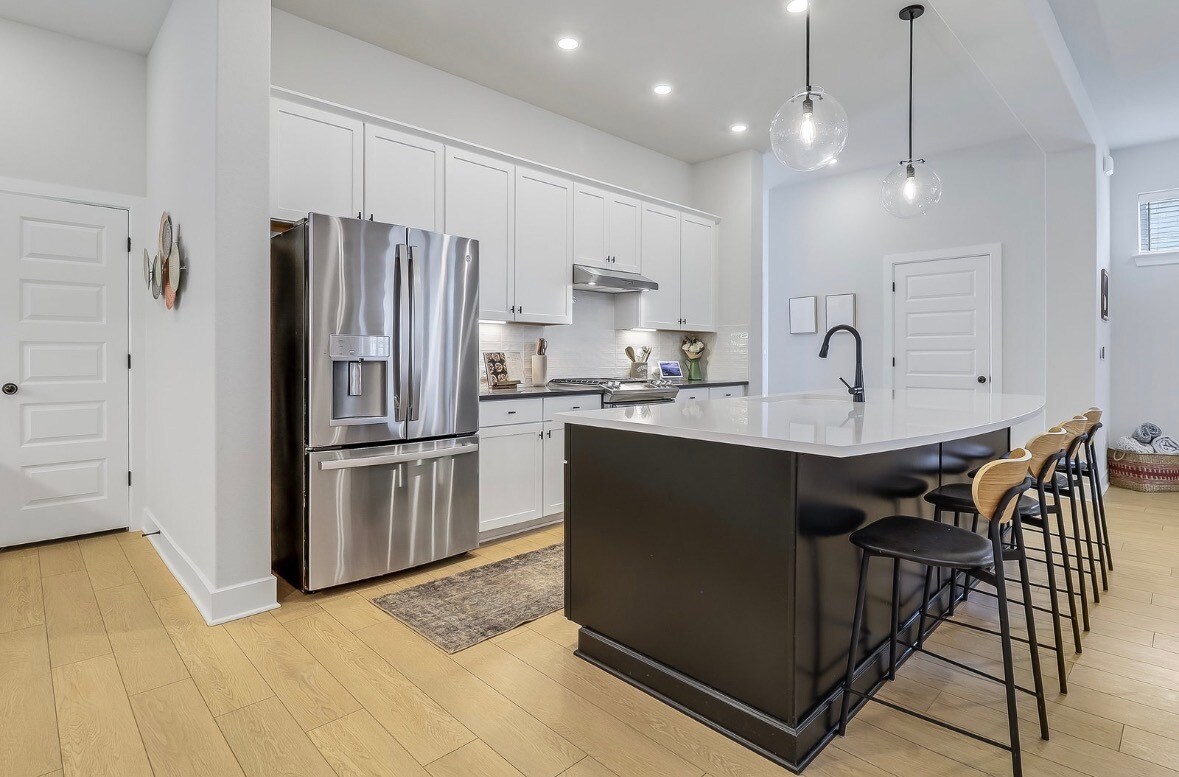 Building Photo - 6006 Rangeland Rd