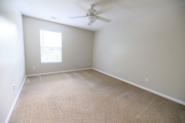 Building Photo - 2000 Lannigan Dr