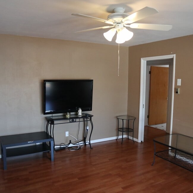 Building Photo - Available August 2026- 5 Bedroom with a POOL - on MARY LANE