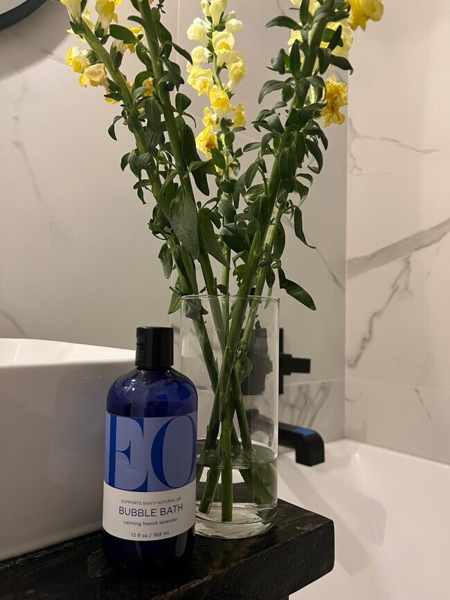 Building Photo - 353 Mariposa Dr