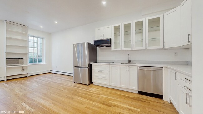 Building Photo - 34 E 20th St