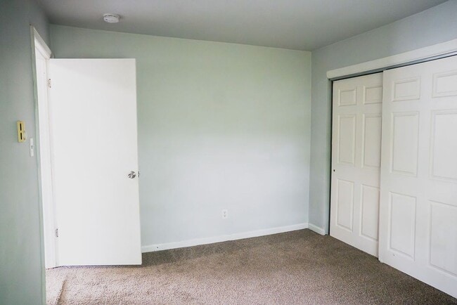 Building Photo - $100 OFF SPECIAL - Austin Street Homes - Comfort & Convenience Combined – 2BR Townhomes Now Leasing