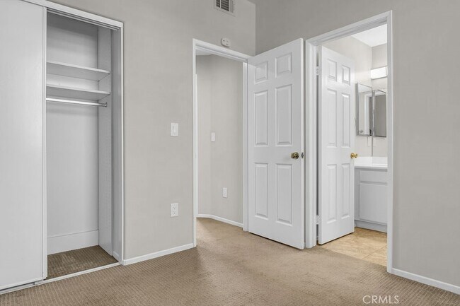 Building Photo - 210 Timberwood