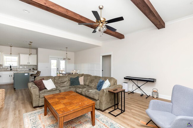 Building Photo - 210 Saraland Trl