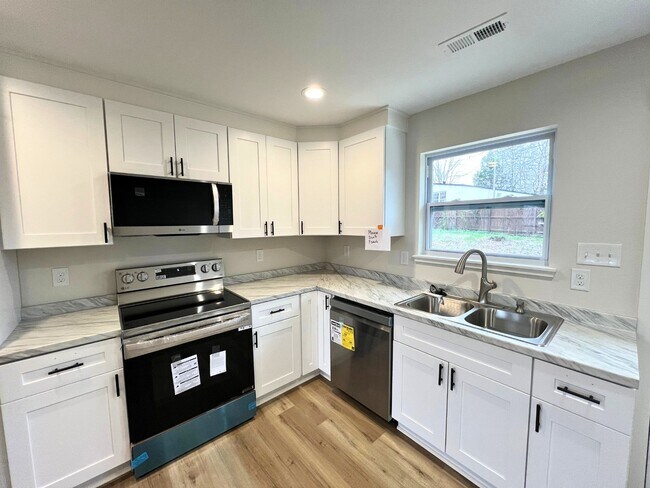 Building Photo - 9905 Coward Mill Rd