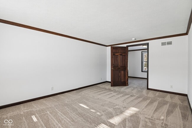 Building Photo - 218 W Main St