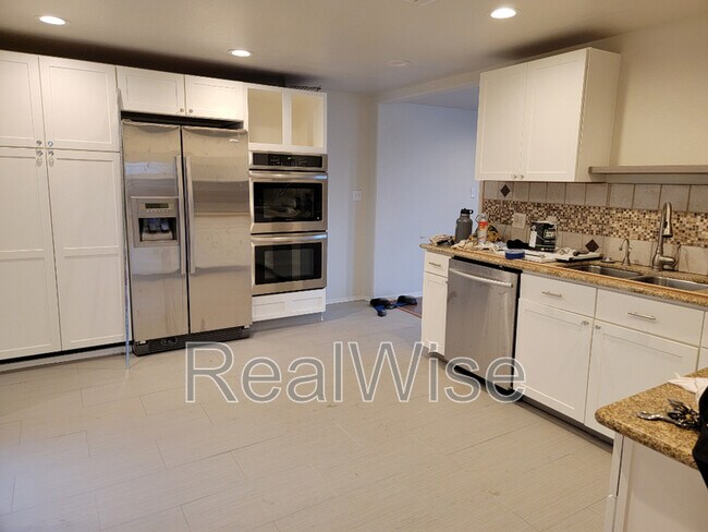 Building Photo - 344 W Selmar Ct