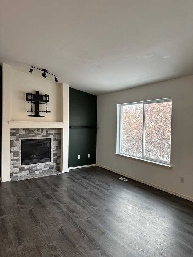 Building Photo - South Anchorage Townhome