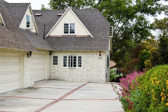 Building Photo - 8325 La Bajada Ave