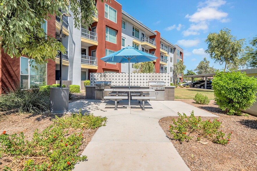 Building Photo - 1980 E Broadway Rd