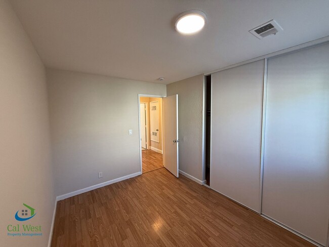 Building Photo - $2995.00 Spacious 3 Bed / 2 Bath Cottage i...