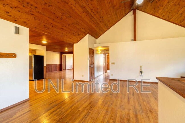 Building Photo - 6600 W Suzette Ln