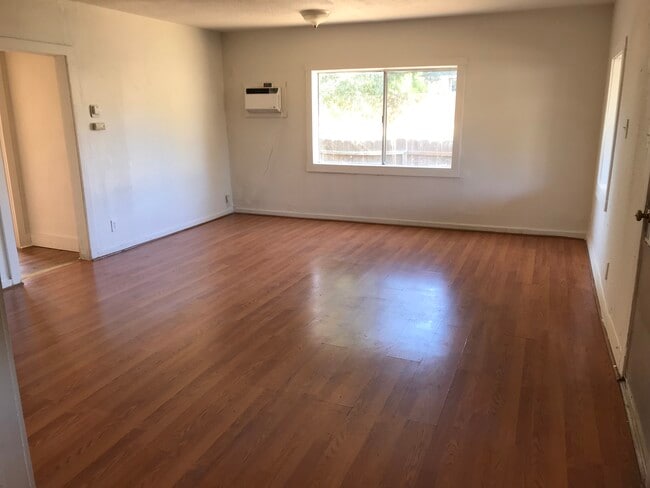 Building Photo - 3932 Burlington Ave