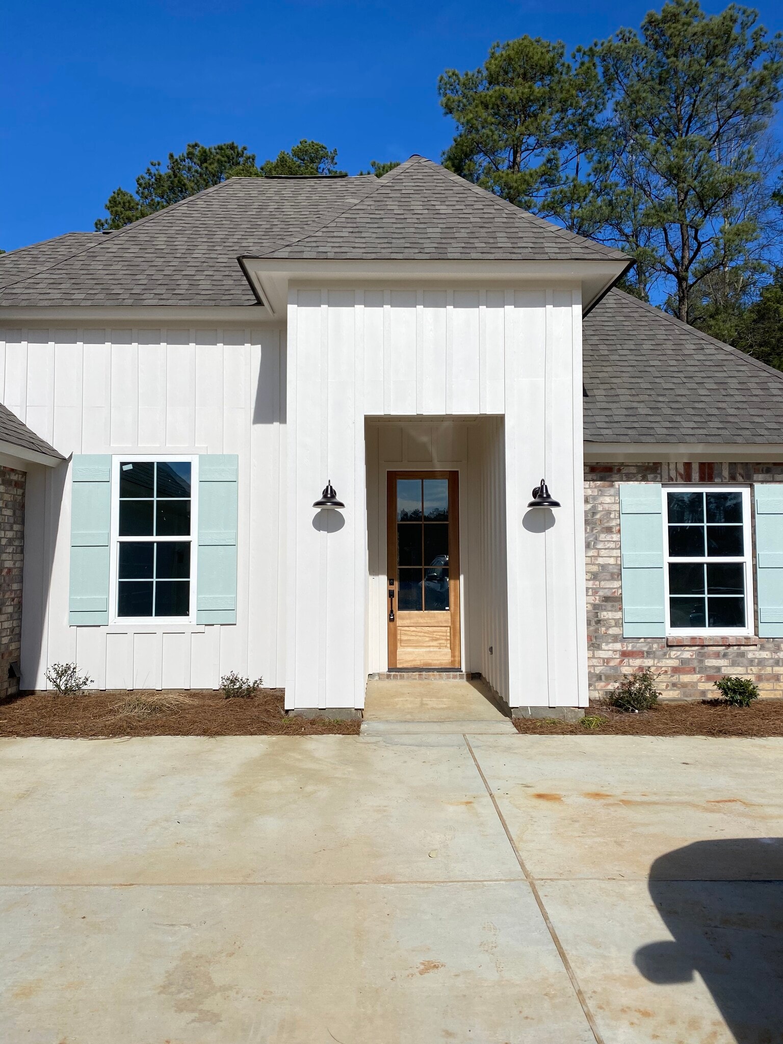 Building Photo - 222 Oak Alley Dr