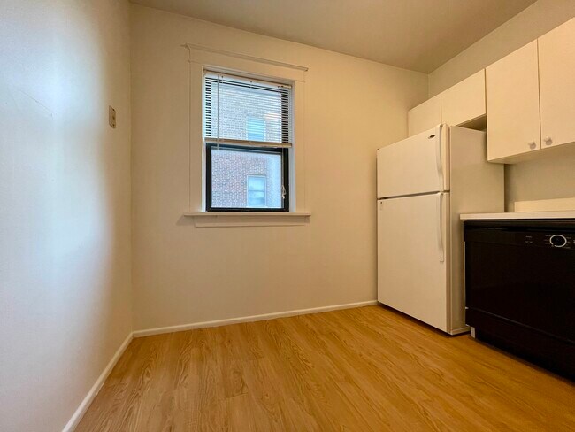 Building Photo - 4415 Pershing Ave.