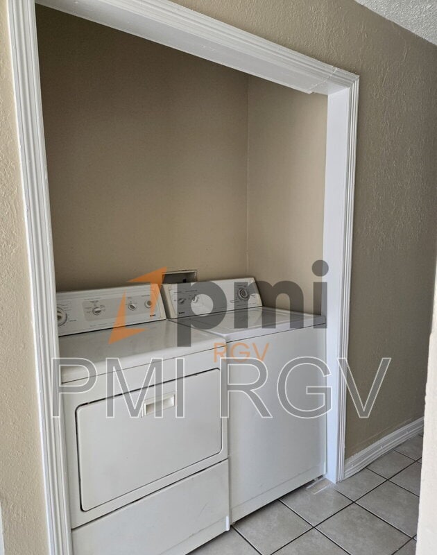 Building Photo - 2912 N 29th Ln