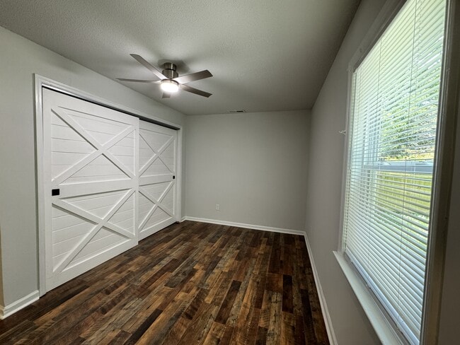 Building Photo - 510 Redwood Pl