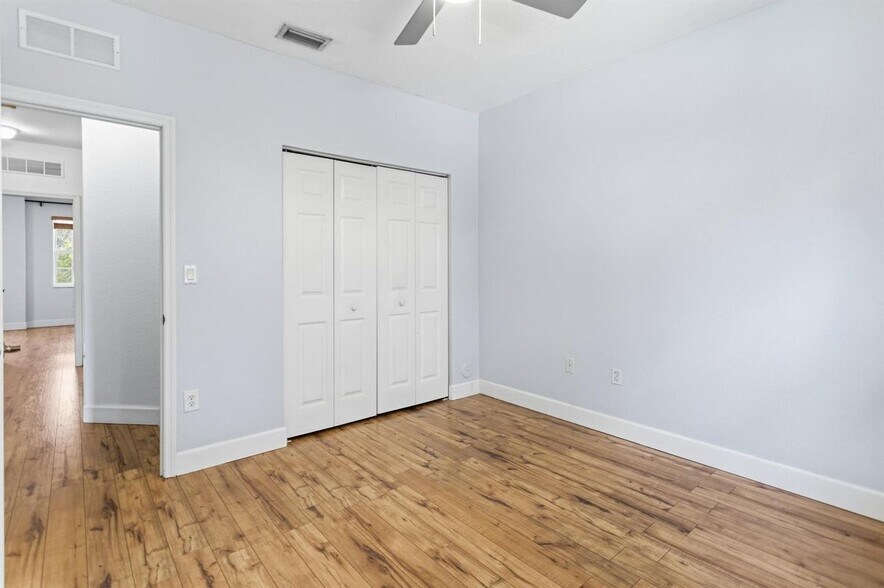 Building Photo - 5056 SW 141st Ave