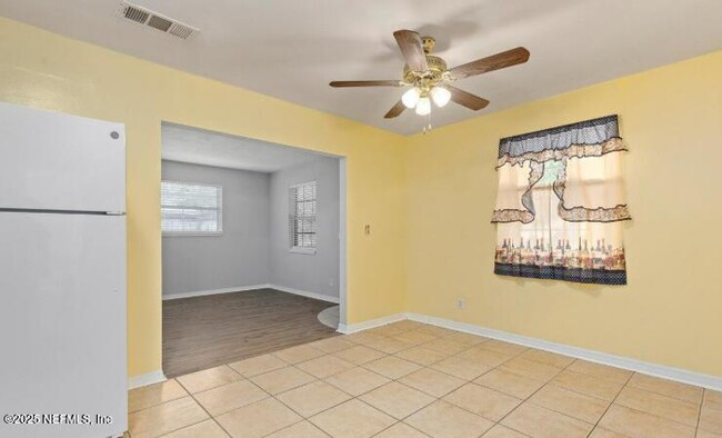 Building Photo - 10588 Airport Terrace Dr