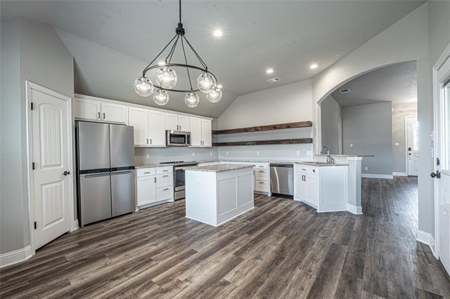 Building Photo - 325 Paloma St