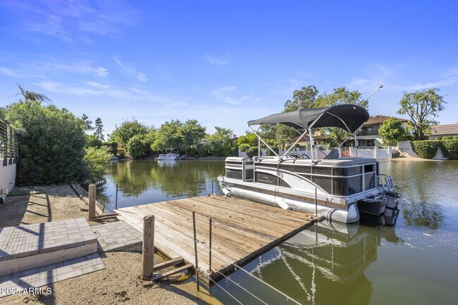 Building Photo - 7620 E Vía Del Placito