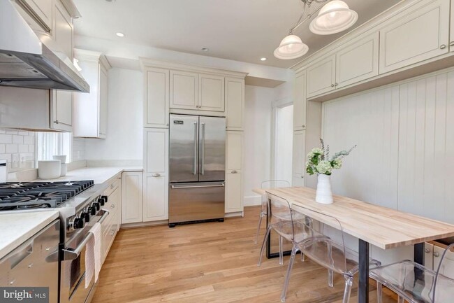 Building Photo - 1409 33rd St NW