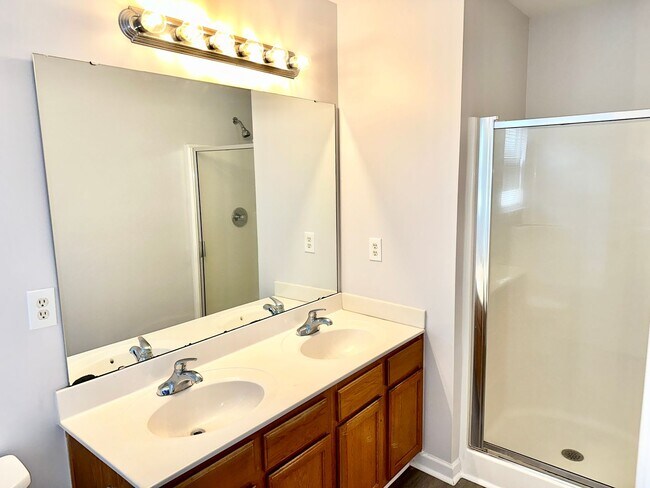 Building Photo - Updated 4BD, 2.5BA Raleigh Home With a 2-C...