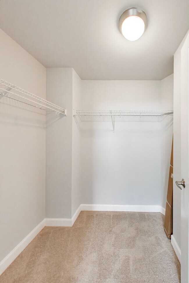 Building Photo - AMAZING LOCATION! This stunning 1bedroom/1.5bath