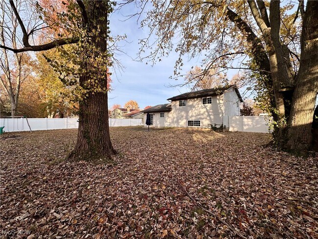 Building Photo - 6192 Jaycox Rd