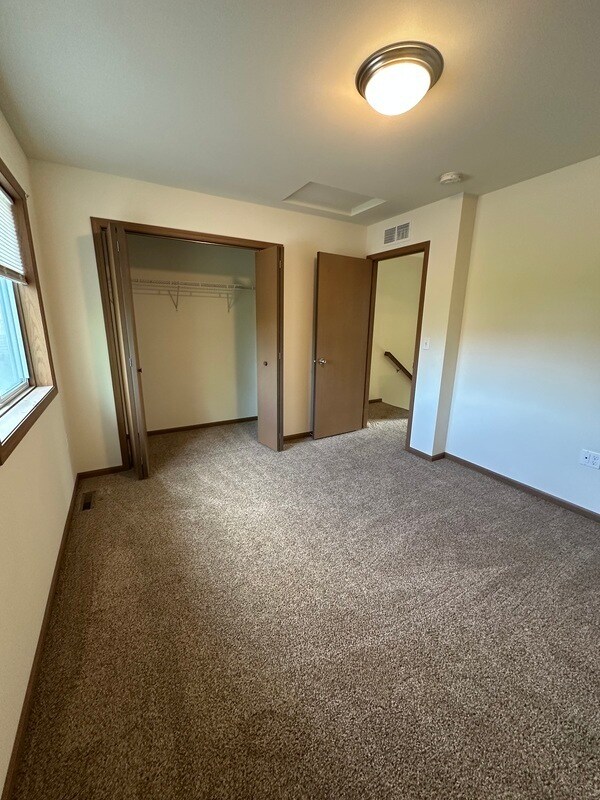 Building Photo - 155 33rd Ave SW