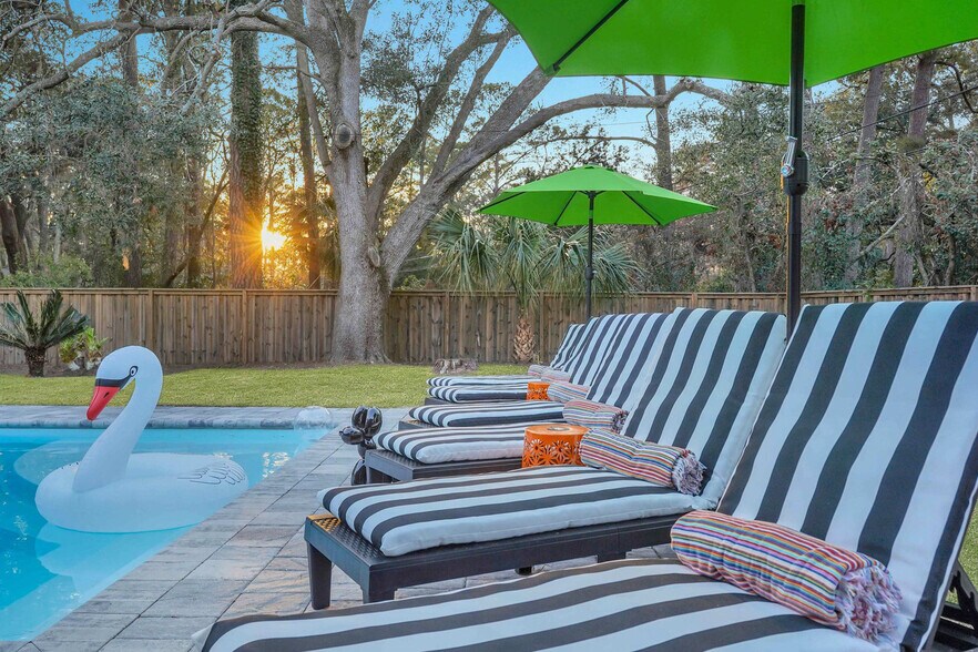 Building Photo - 533 Quarterman Dr