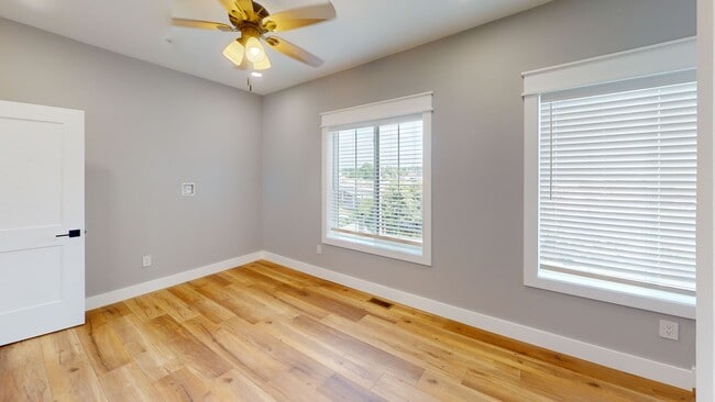 Building Photo - 1209 Hedge Ave