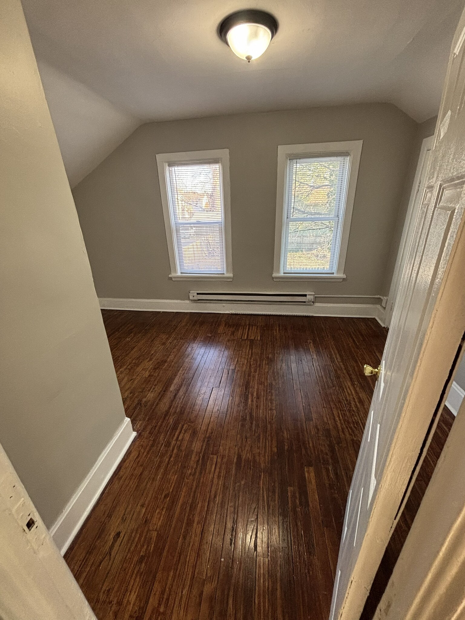 Building Photo - 472 Case Ave