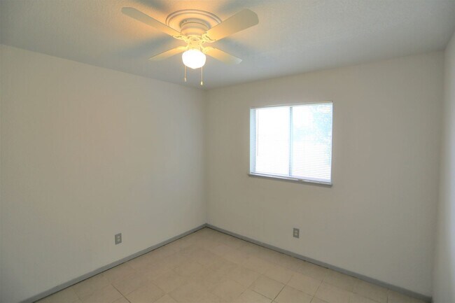 Building Photo - Great home on a cul de sac