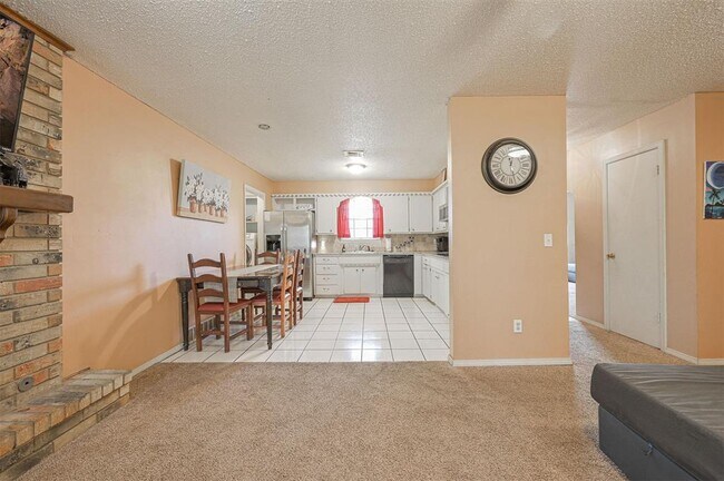 Building Photo - 1621 Kavel Dr